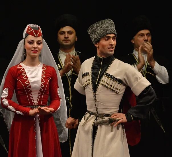 Слушать абхазские. Ансамбль Киараз Абхазия. Абхазы в Абхазии. Национальный костюм Абхазии. Аджарские абхазы.