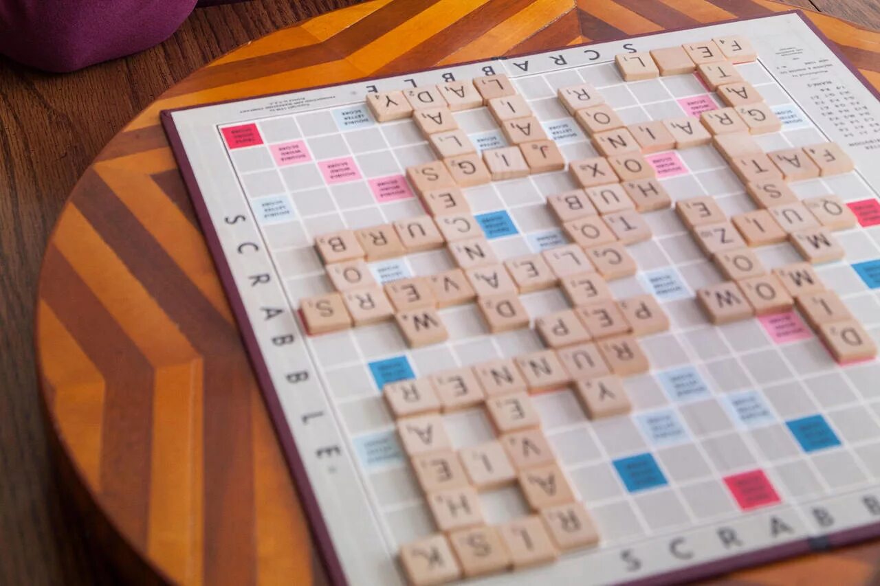 How do you play scrabble with leslie. How do you play scrabble with leslie