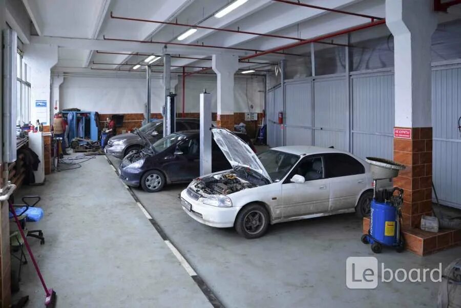 Автосервисы запад. Хонда автомобиль в автосервисе. хонда сервис машина. хонда 411 автосервис. хонда запад.