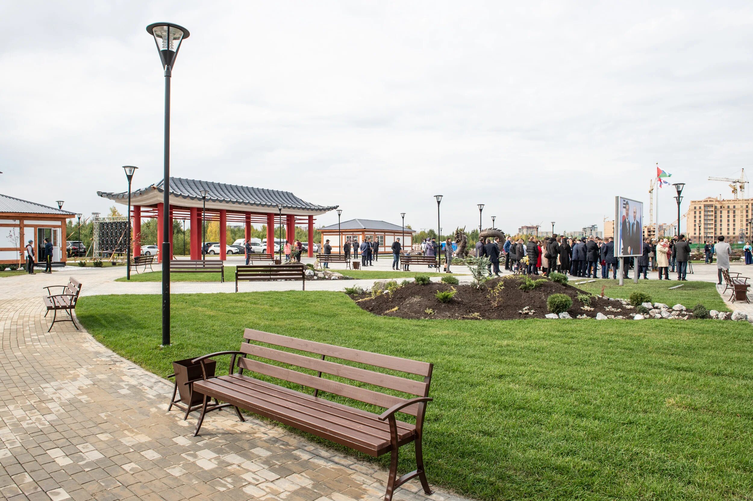 Китайский парк тюмень. Парк российско-корейской дружбы тюмень. парк дружбы с кореей тюмень. сквер дружбы тюмень. корейский парк в тюмени на алебашевской.