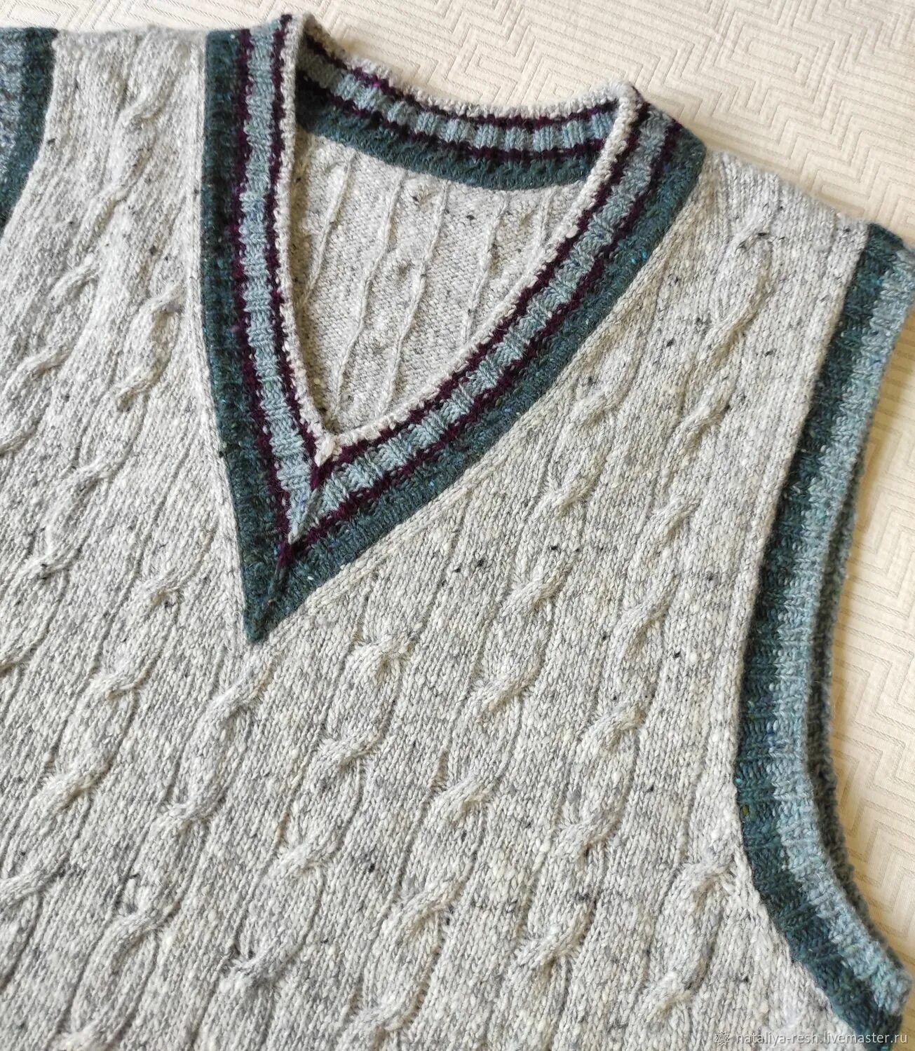 Вязание горловины жилетки. Обработка горловины трикотажных изделий спицами. Вывязывание бейки горловины спицами. V образная горловина спицами резинкой 1х1. Вязание горловины жилетки.