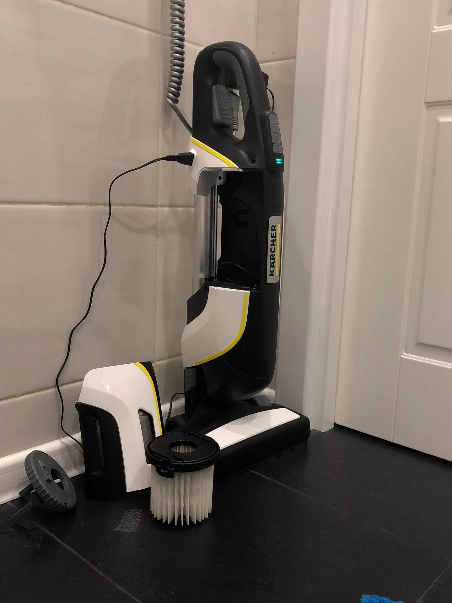 Вертикальный пылесос керхер отзывы. Пылесос Karcher VC 5 Cordless. Пылесос Karcher VC 5 Cordless (White). Вертикальный пылесос Karcher VC 6. Пылесос Karcher VC 4s насадка.