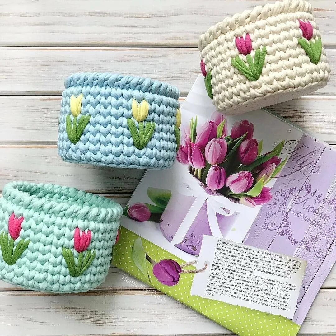 Вязаные корзинки и коробки для мелочей. Коробочки из трикотажной пряжи. Вязаные шкатулки. Вязаные корзины для хранения. Трикотажные коробочки.