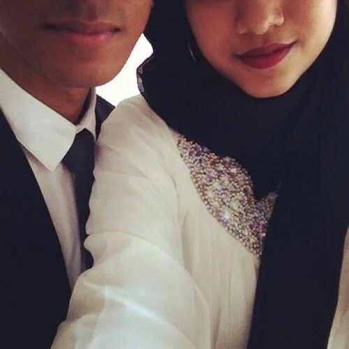 Мусульманские пары. Девушка в хиджабе с парнем. Мусульманка с парнем.