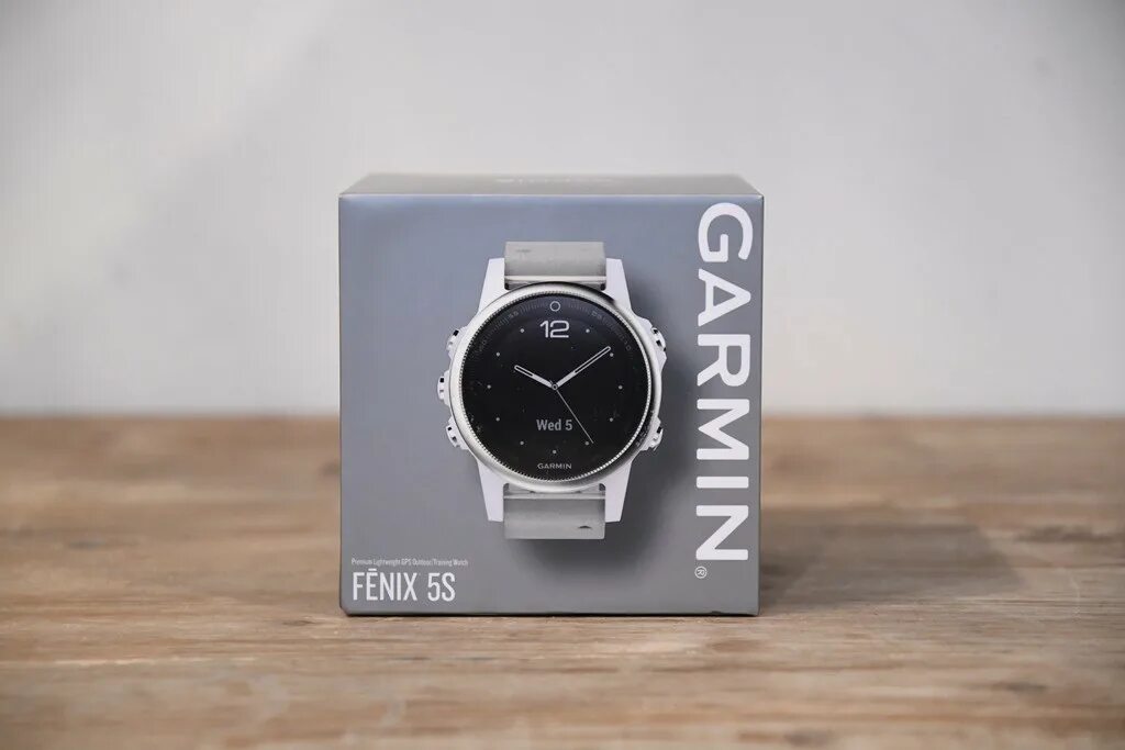 Феникс 5 читать. Garmin Fenix 5s Sapphire. Часы Garmin Fenix 5. Garmin Fenix 5 Sapphire Edition. Garmin Fenix 5x Plus Sapphire коробка.