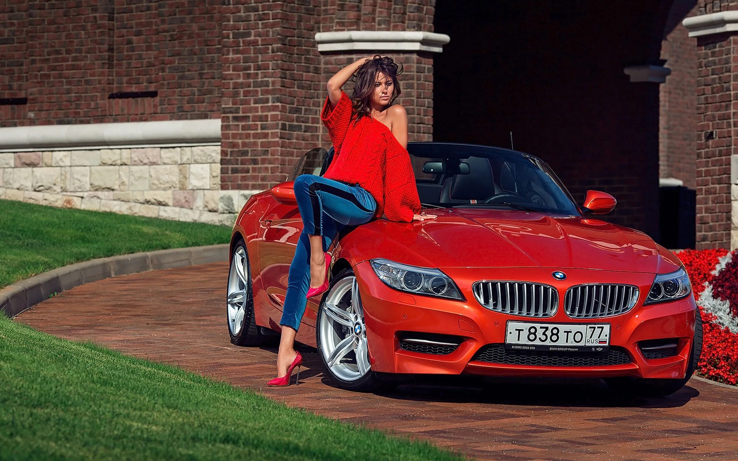 Какая машина нравится. BMW z4 Red. Кастерова z4. BMW 3 женская.