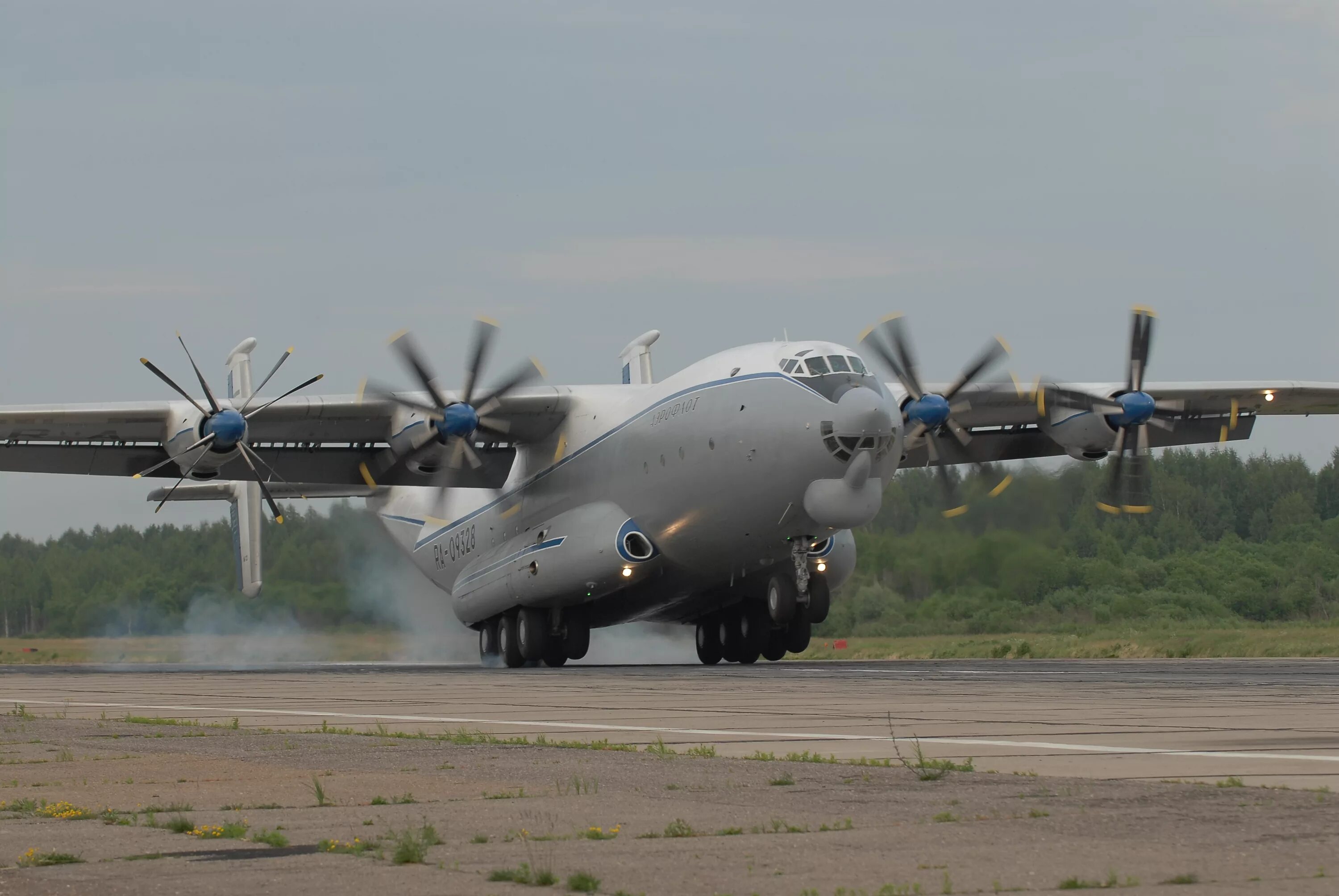 Военно-транспортная авиация ан22. Ан-26 ввс россии. Ан 20. Аэрография на военных самолетах. Самолет ил-22 пп.