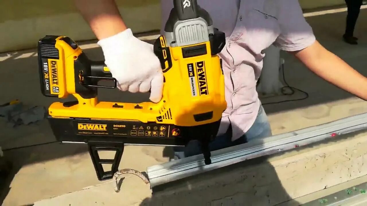 Dewalt dcn890n. Гвоздезабиватель dewalt dcn890. девольт гвоздезабиватель аккумуляторный 890.