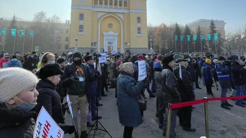 Казахстан Алматы митинг. Алматы сейчас митинг. Мирный митинг Казахстан. Митинг в Алматы сегодня. Митинг в алматы