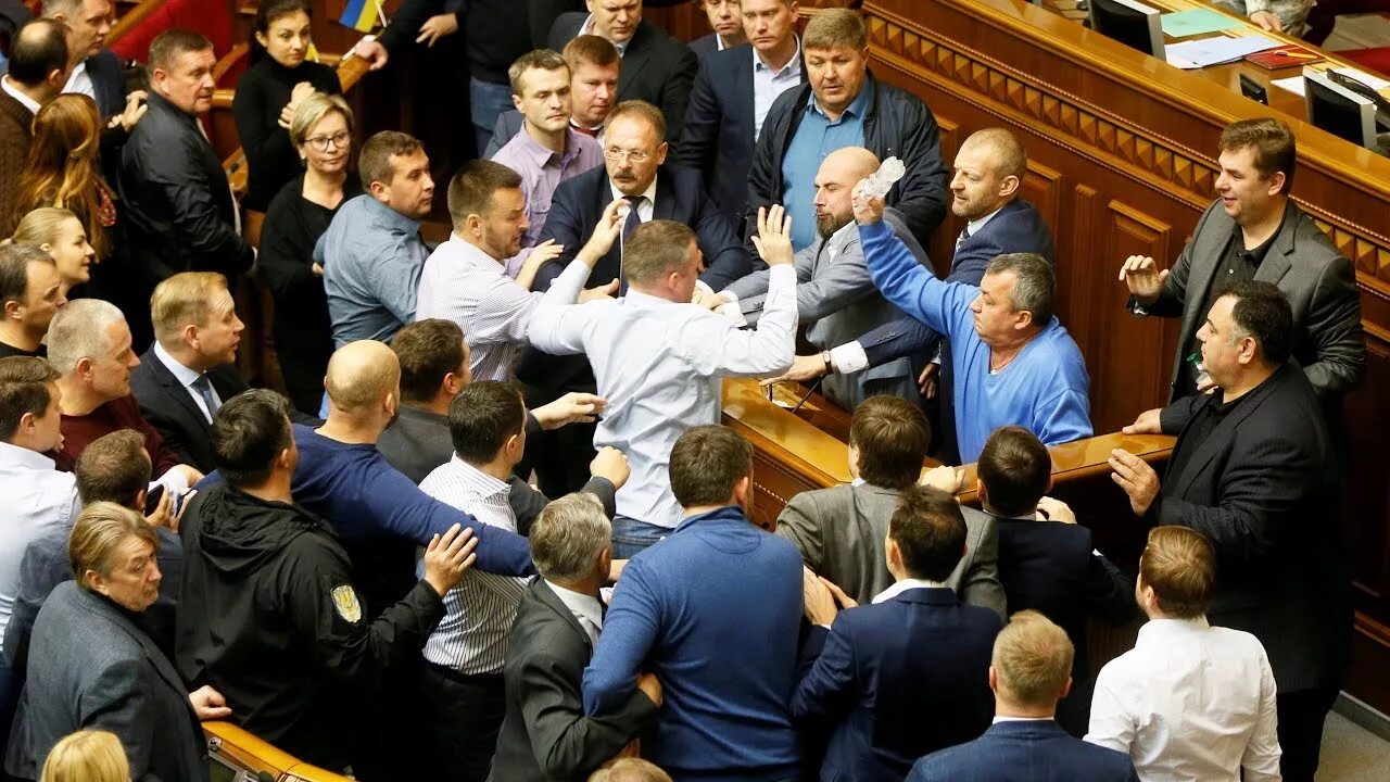 Депутаты рады обсуждают