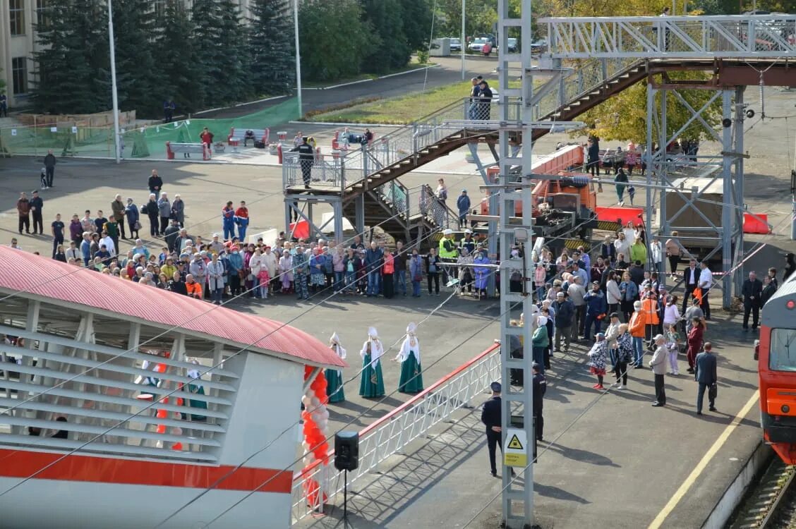 Новости янаула на сегодня. ЖД мост Янаул. Янаул вокзал мост. Пешеходный мост. Пешеходный мост Уфа.