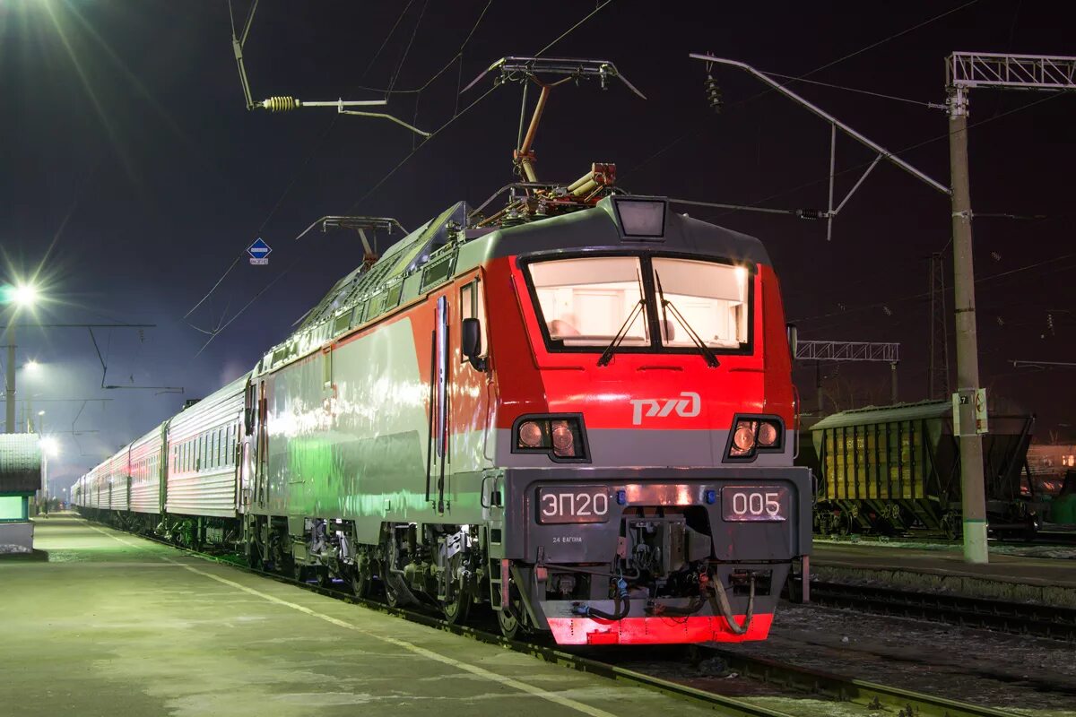 Жд электровоз. Пассажирский электровоз эп20. Пассажирский Локомотив эп20. Эп20 электровоз 005. Электровоз эп20-001.