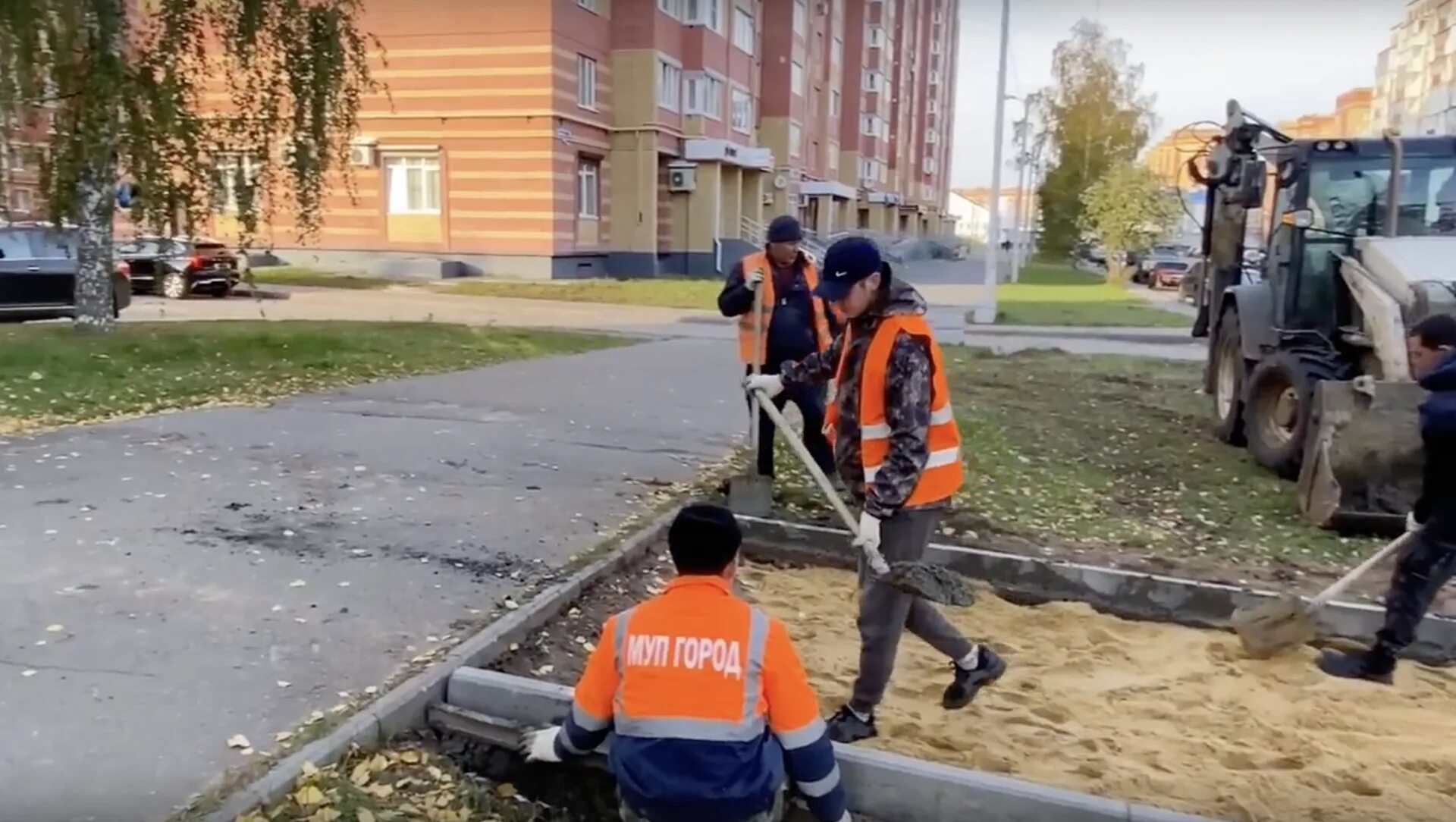 Пешеходный переход на всю улицу. Эшкинина Йошкар Ола. Пешеходные улицы Европы. Омск улица пешеход.