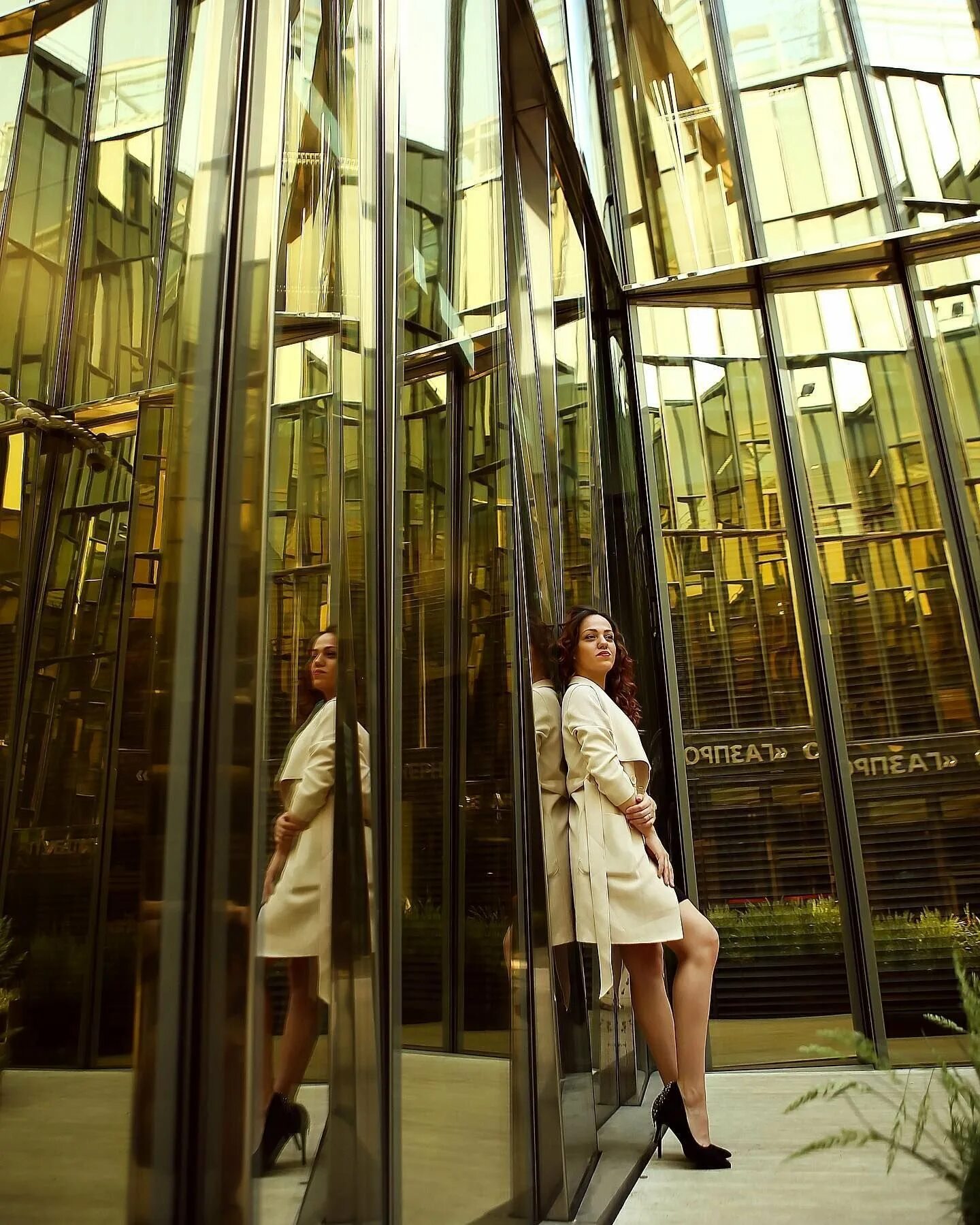 Лапаринть зеркало в санкт петербурге. Зеркальный дворик спб почтамтская. Питер зеркален. Почтамтская 3-5 санкт-петербург. Зеркало сувенирное.