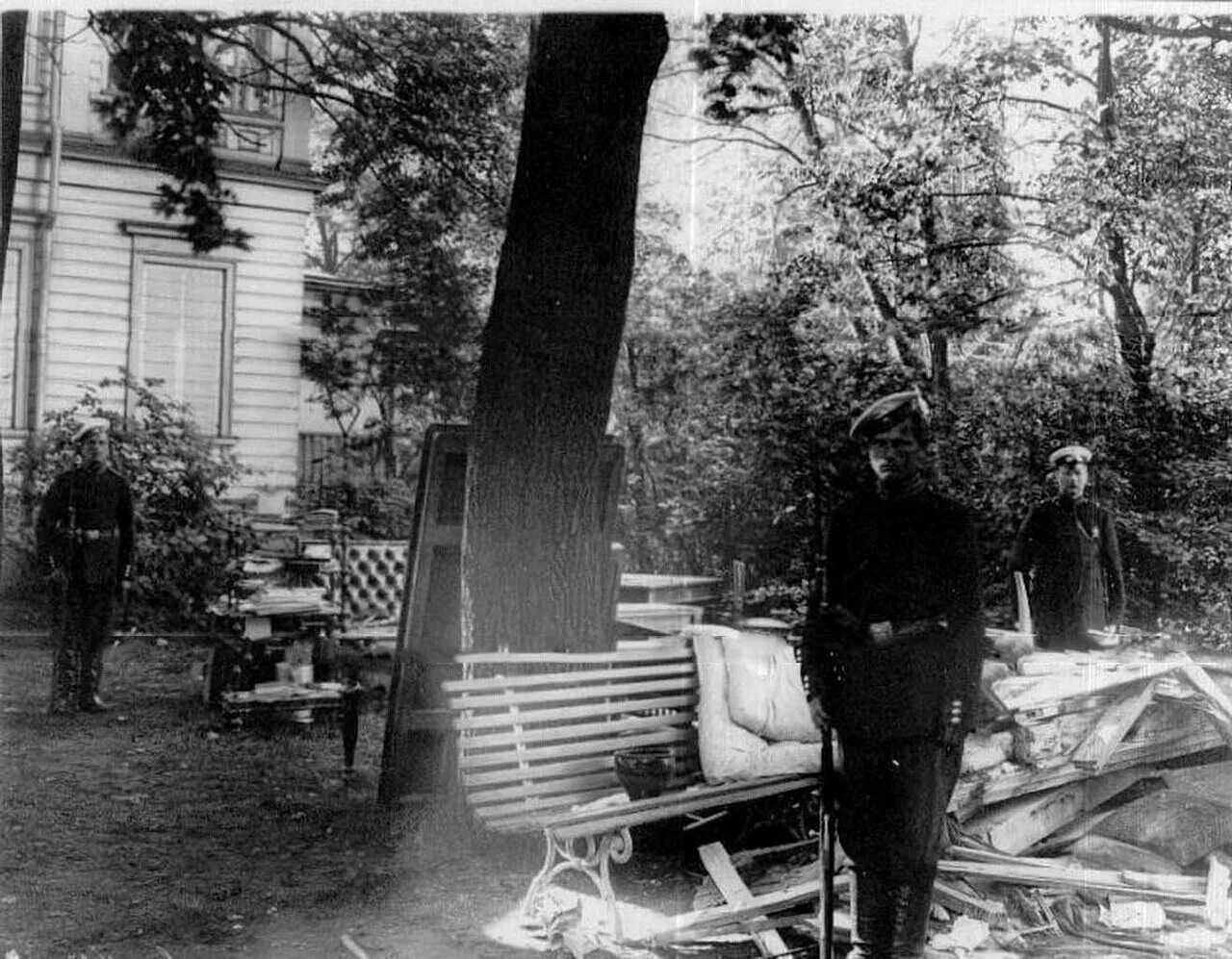 В каком городе убили столыпина. Покушение на Столыпина 1906. Покушение на Столыпина 12 августа 1906. Дача Столыпина после покушения 1906. Взрыв на Аптекарском острове 1906.