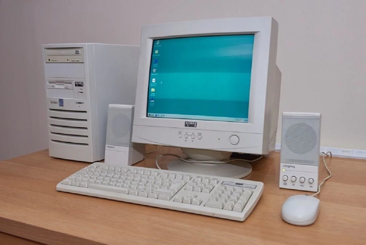 Компьютер 90 годов. Pc compaq 1999. старый компьютер. компьютер 90-х. компьютер 2000 года.