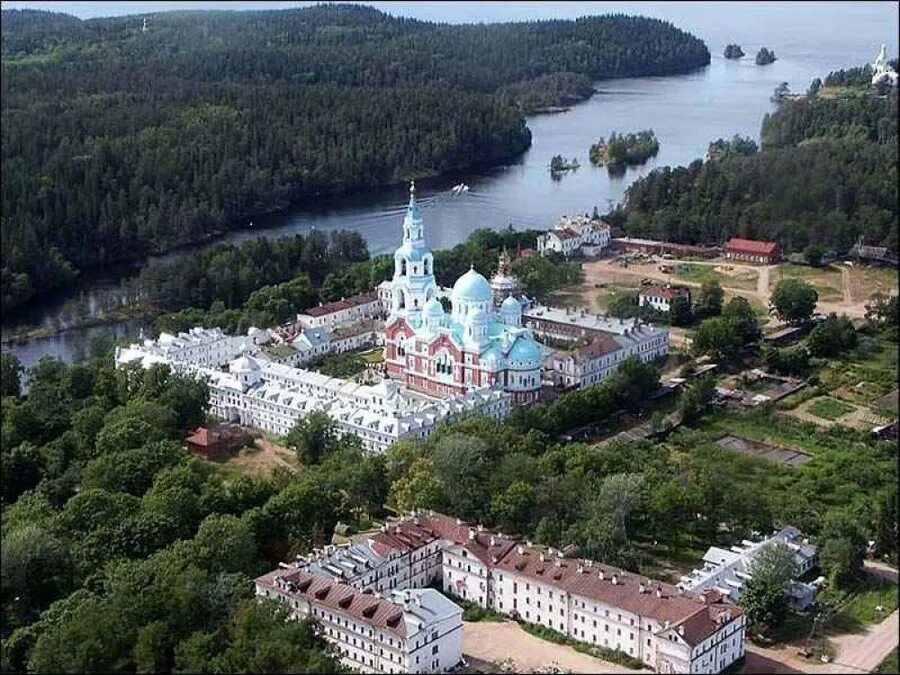 Поехать на валаам. Карелия остров валаам монастырь. Валаамский монастырь ладожское озеро. Валаамский монастырь валаам. Валаамский архипелаг ладожское озеро.