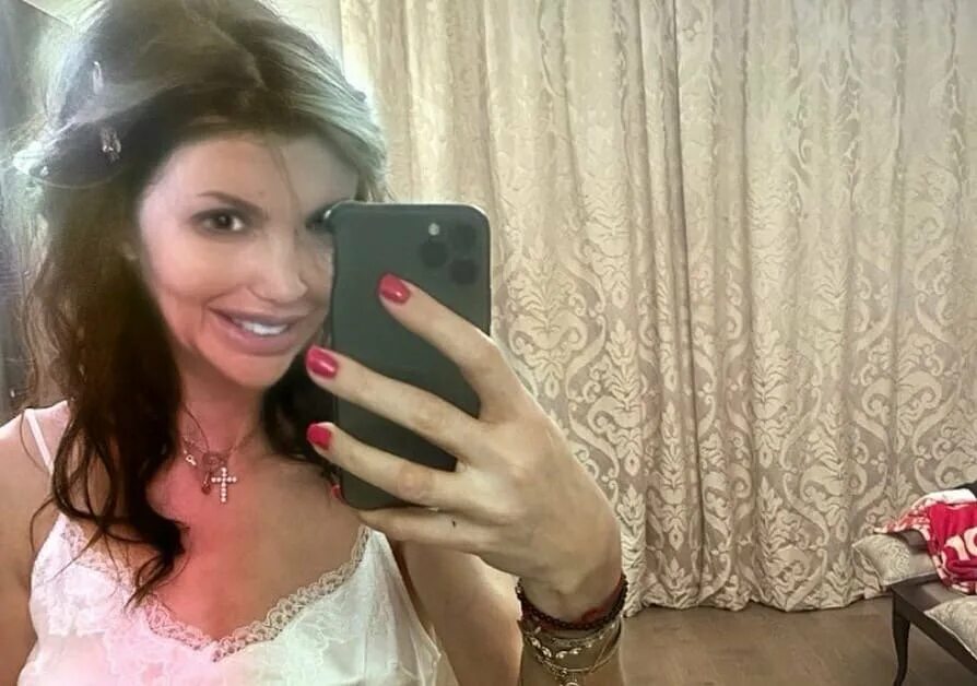 Алиса флиртует. Алиса без мужа. Алиса турова. Алиса без мужа. Алиса без мужа.