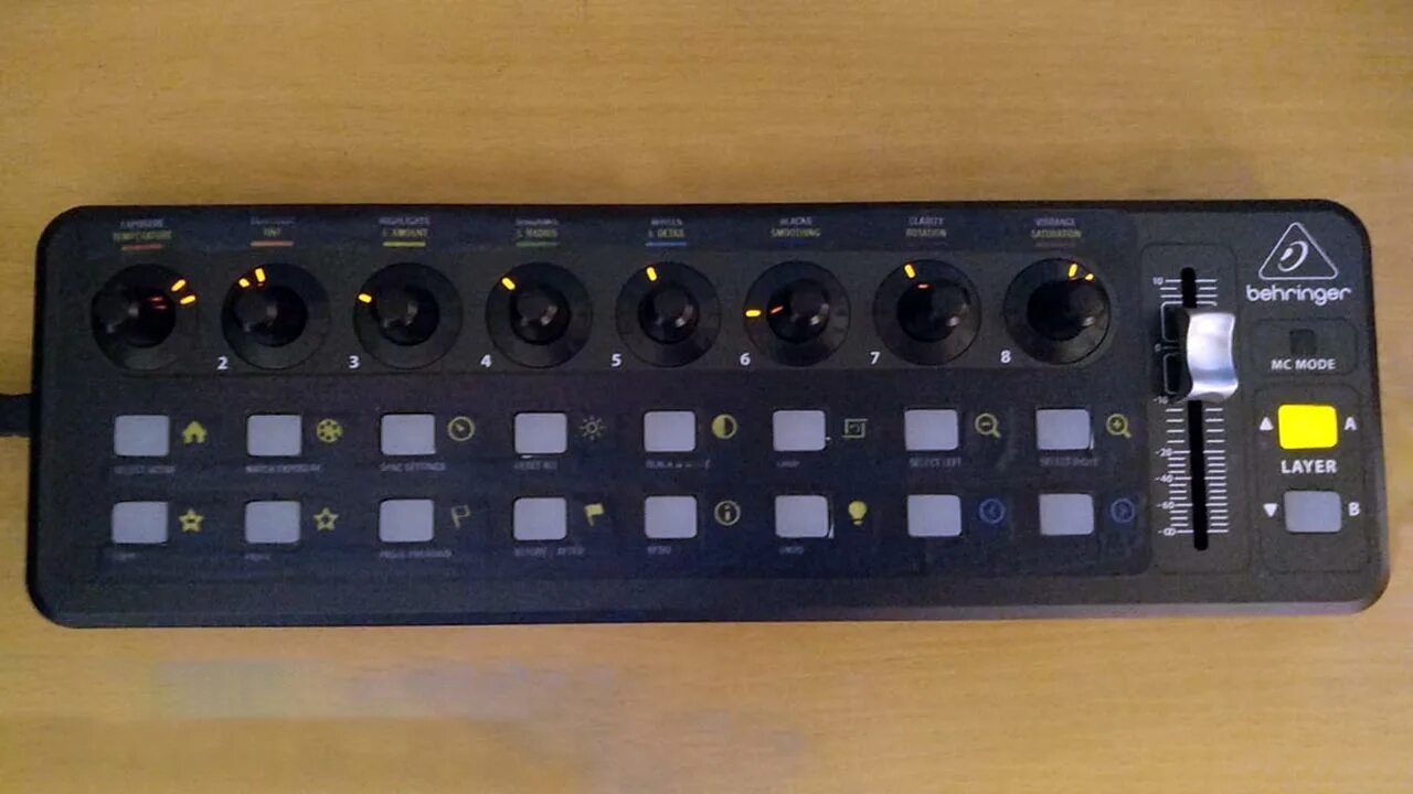 Atouch se pro. Behringer x-Touch Mini. Behringer x Touch Mini х. Behringer x-Touch Mini подставка. Behringer x-Touch Mini Panel.