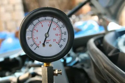 Какое давления в цилиндре автомобиля