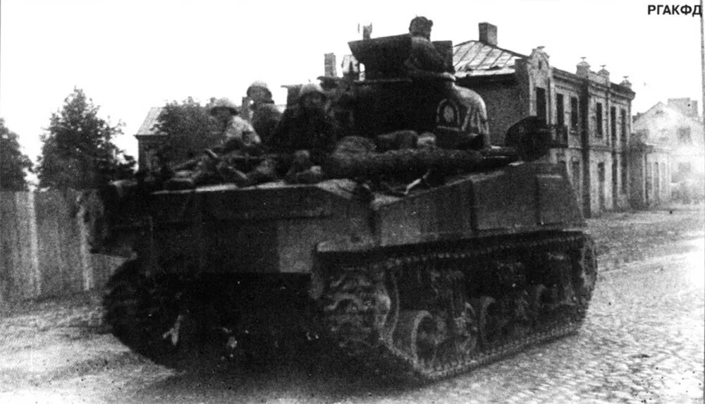 "9-й гвардейский механизированный корпус" шерман. Танки м4 а2 шерман в ялте. 8-я гвардейская механизированная бригада. Т-34 85 подбитый 1944. Танковый корпус.