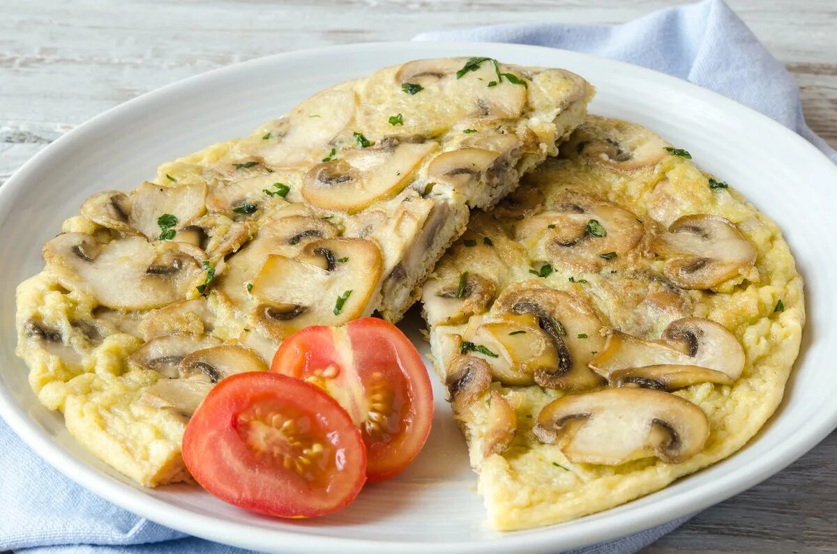 Яичница с грибами шампиньонами и сыром