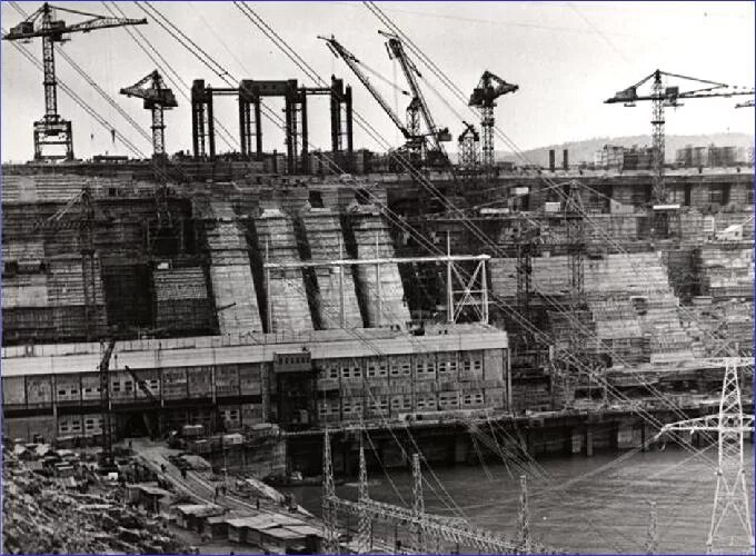 Преимущества гидроэлектростанций. Красноярская гэс затопленные зоны. Красноярская гэс 1975. При строительстве гэс учитывают наличие. К неисчерпаемым источникам энергии относятся энергия.