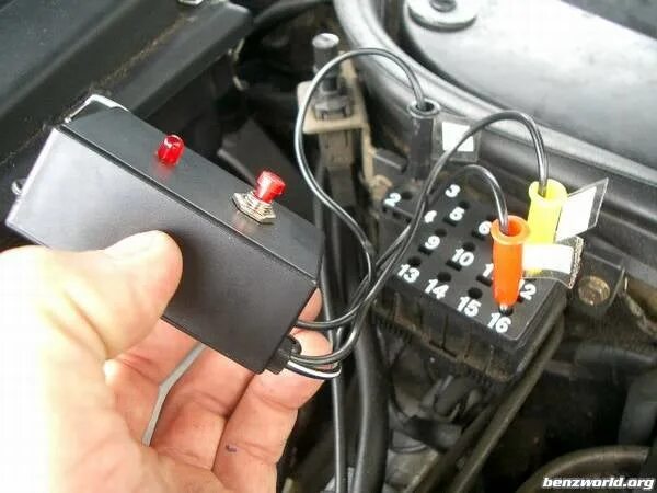 Разъём диагностики мерседес 124. Диагностический разъем мерседес w124. Диагностика мерседес w124. Диагностический разъем мерседес w140. Диагностический разъем мерседес 124.