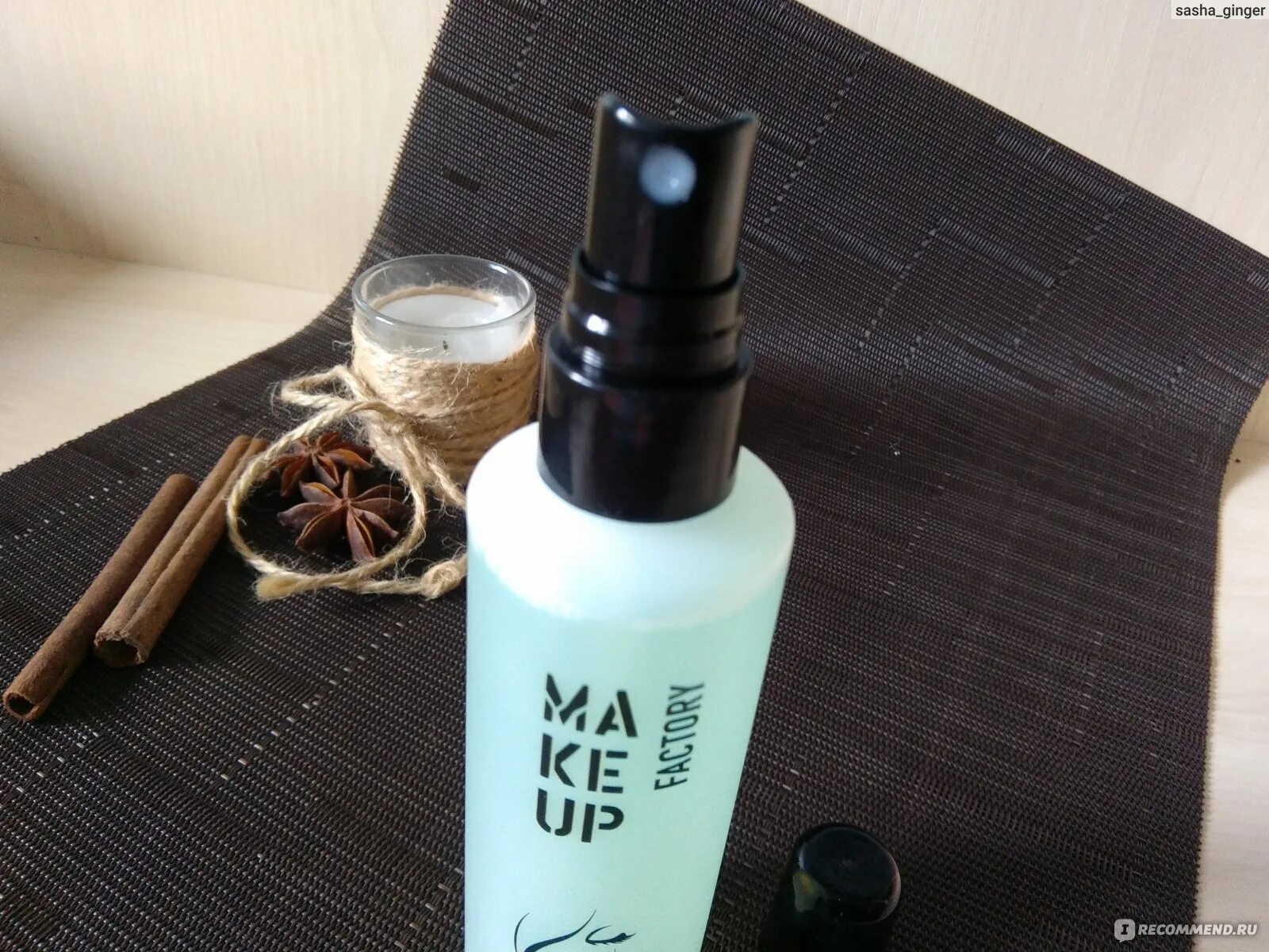Essence спрей для фиксации макияжа. Fixing spray отзывы. Mini fixing spray makeup revolution. Фиксатор макияжа никс. Фиксирующий спрей для макияжа.