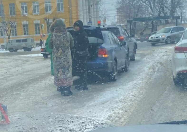 Понедельник рязани. Улица спартаковская рязань. Рязанский кремль достопримечательности рязани. Машина для сбора яблок с земли. Трубежная набережная рязань.