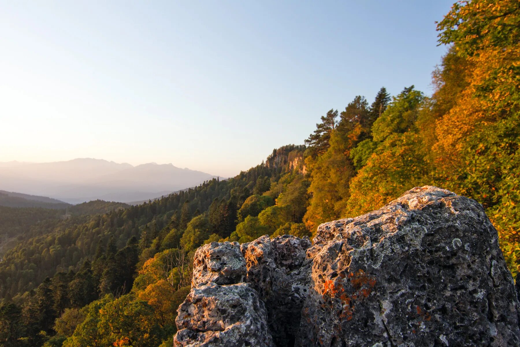 лаго-наки в адыгее осенью. лаго наки хребет азиш-тау. хребет азиш тау. лагонаки гора азиш тау. лаго наки хребет азиш-тау.