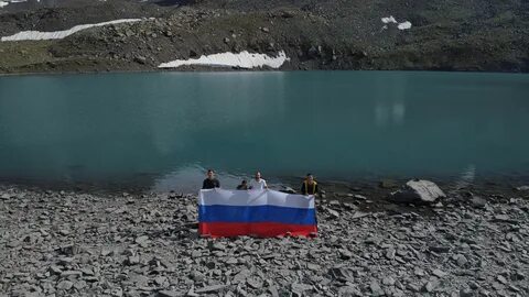 Какое озеро из числа судоходных самое высокогорное