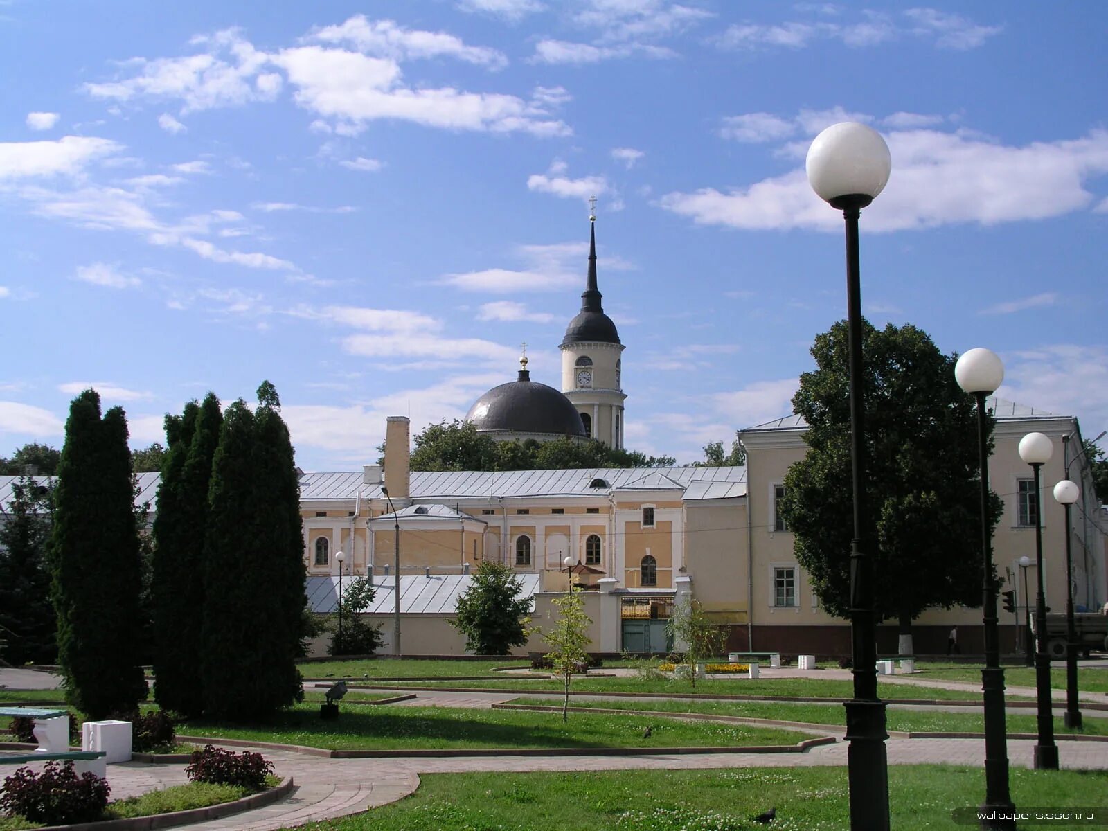 Сколько калуги в россии. Калуга (центр Калужской области). Калуга исторический центр. Калуга город на холмах. Калуга фото города.