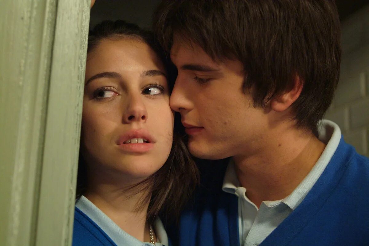 Иван и хулия первый поцелуй. Бланка суарес и йон гонсалес сериал. Иван и хулия. Ivan julia. Ivan julia.