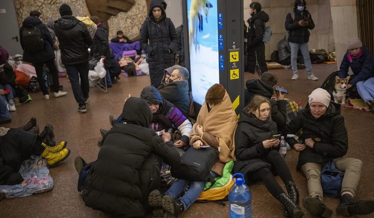 Митинг в спб 27. Самые достоверные новости. Награда заслуженного экономиста рт. Мариуполь беженцы. Самые достоверные новости.