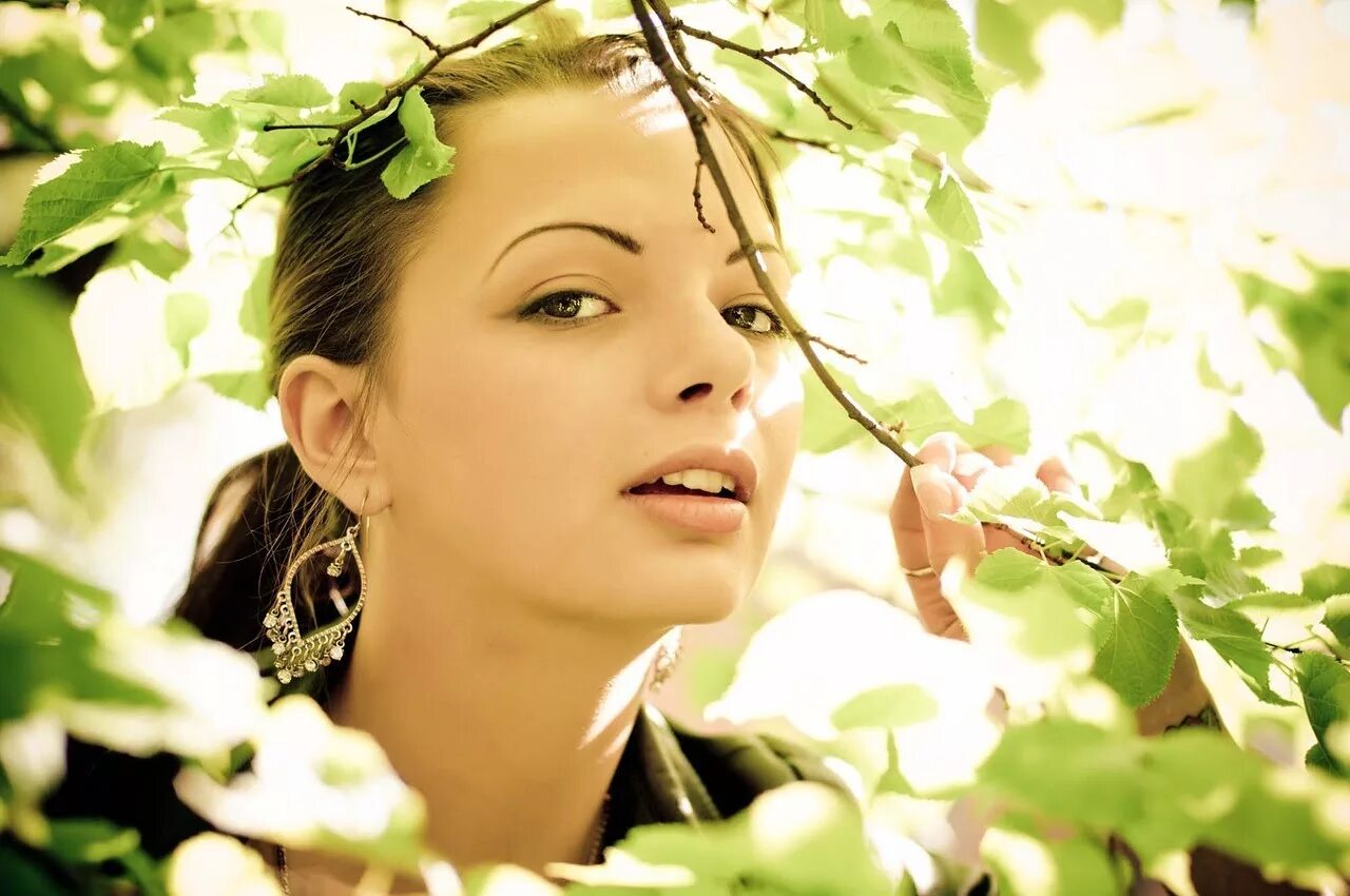 взгляд расцветает. фотомодель камиль. весенняя фотосессия. александр юрмашев фотограф девушка. макияж под весну.