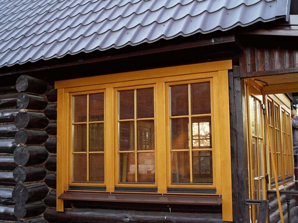 Купить окна в деревянный дом. Современные наличники. Окна в деревянном доме. Наличники на окна. Современные деревянные наличники.