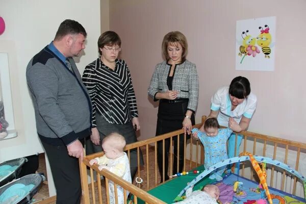 Детские дома волгоградской области. Детский дом малютки. Дети сироты в доме малютки. Детский дом опекунство. Детский дом усыновление.