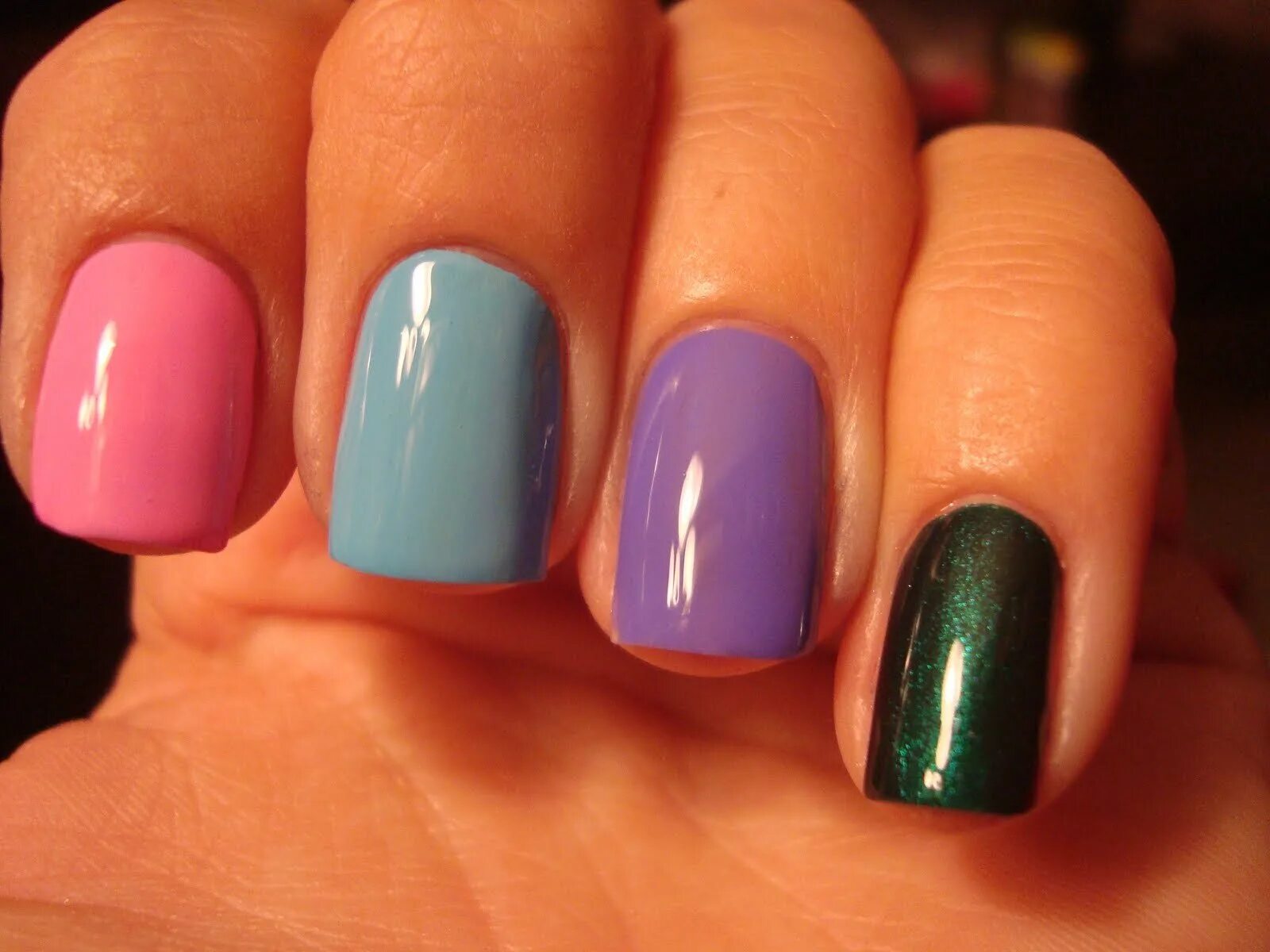 Цвета лаков сочетание. Разноцветный маникюр. Ногти разного цвета. Ногти разными цветами. Маникюр разноцветные ногти.