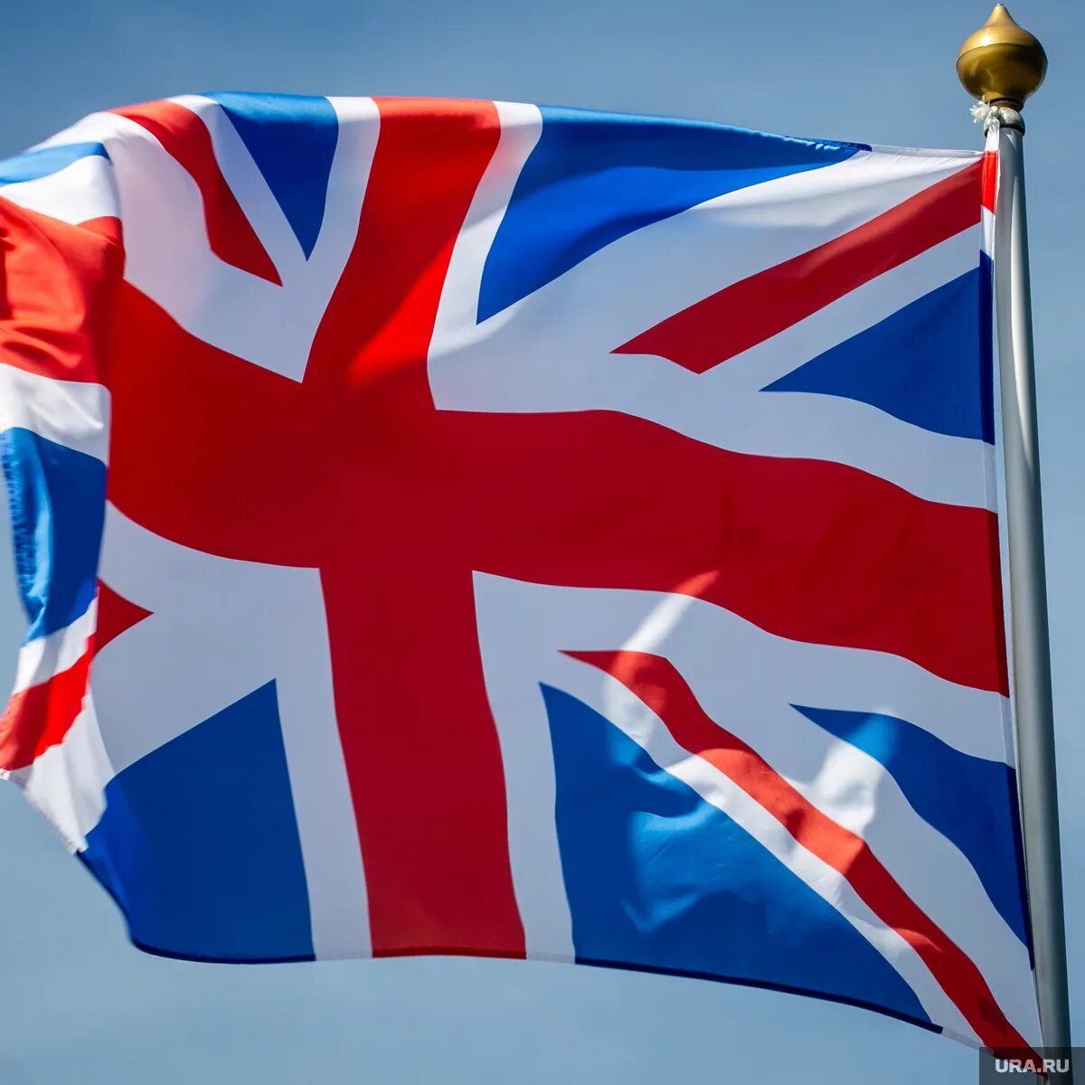 Сша британия и украина стоят за терактом. Английский флаг. Английский и французский флаг. Флаг Англии и Великобритании. Россия или Великобритания.
