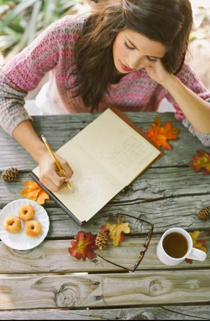 Девушка не должна писать первой. Письмо девочки фанатки. Девушка с блокнотом. Саманта смит 1983. Написать царица мать.