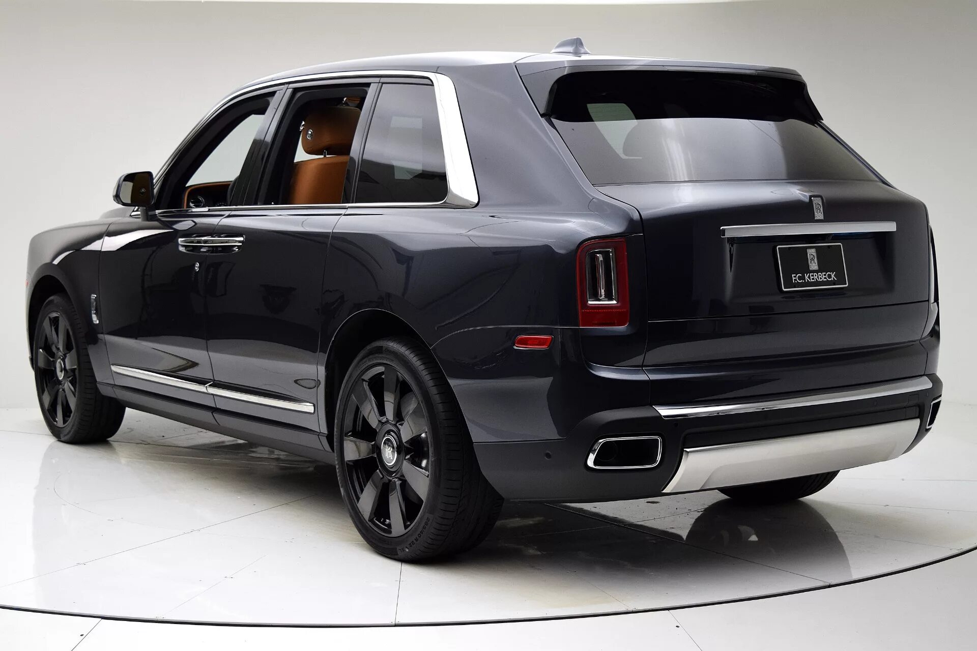 Внедорожник Rolls-Royce Cullinan. Роллс Ройс Куллинан. Rolls Royce Cullinan 2020. Джип Роллс Ройс Cullinan.