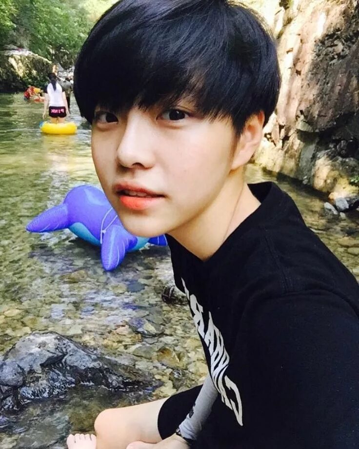 Boys lee. Lee yoon ji boy. Джэ хён ветролом. Boysfox. Джуен зе бойз.