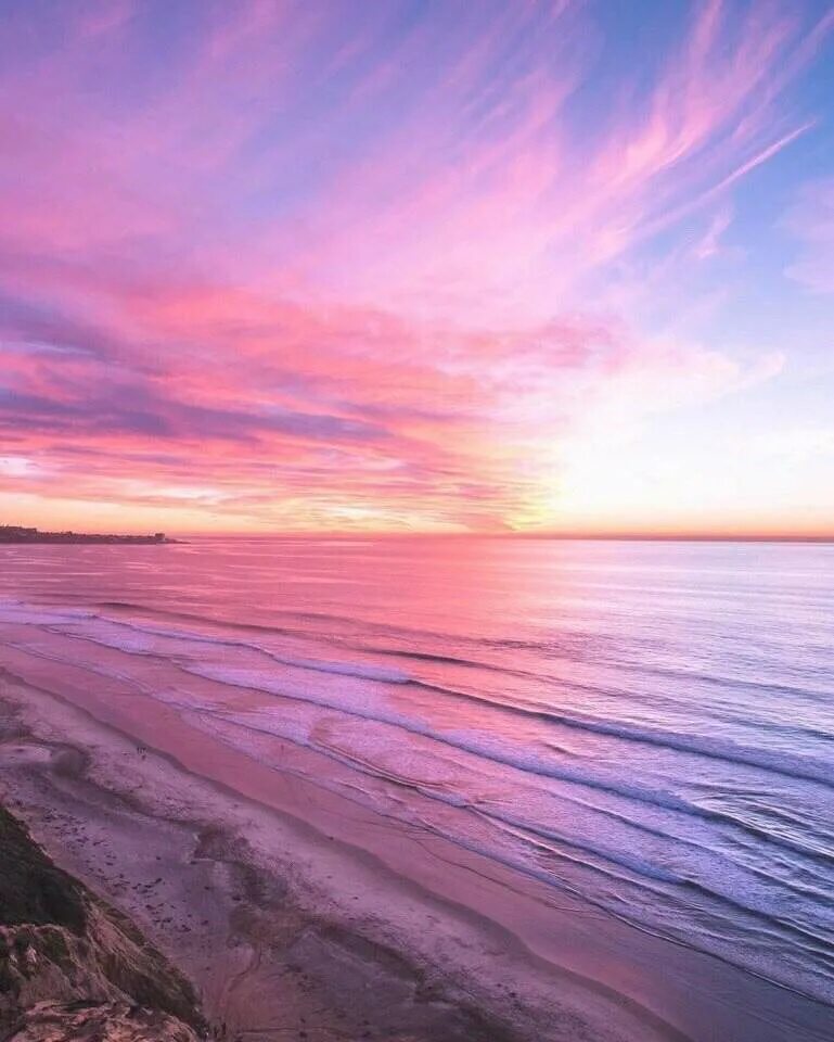 Розовое небо фото. Розовый пейзаж. Розовый закат. Розовый закат. Почему закат розовый.