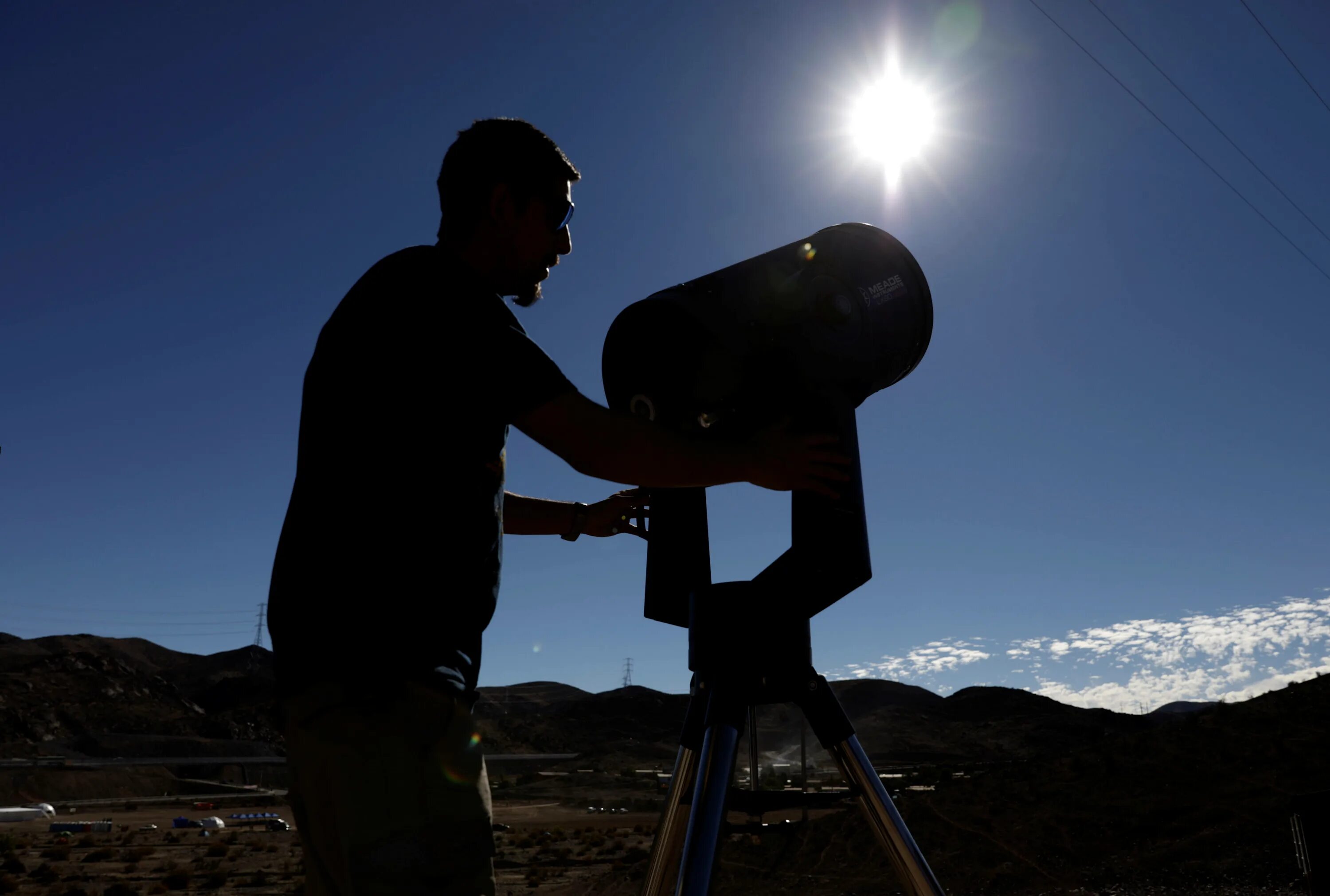 Наблюдать дальний. Наблюдение солнца. Наблюдение в телескоп. Наблюдение за затмением. Наблюдение за солнечным затмением.