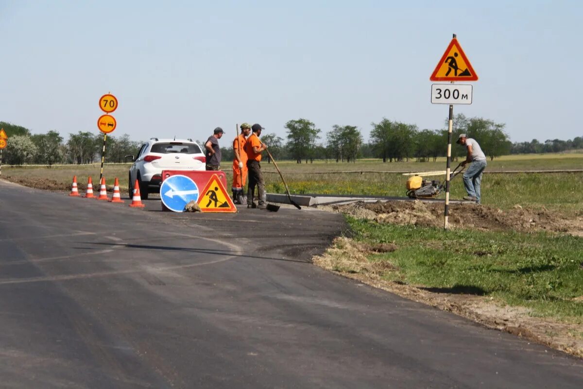 ДРСУ. Обновление дорожного полотна. Дорожные работы Ставрополь. Дубовка дорожное.