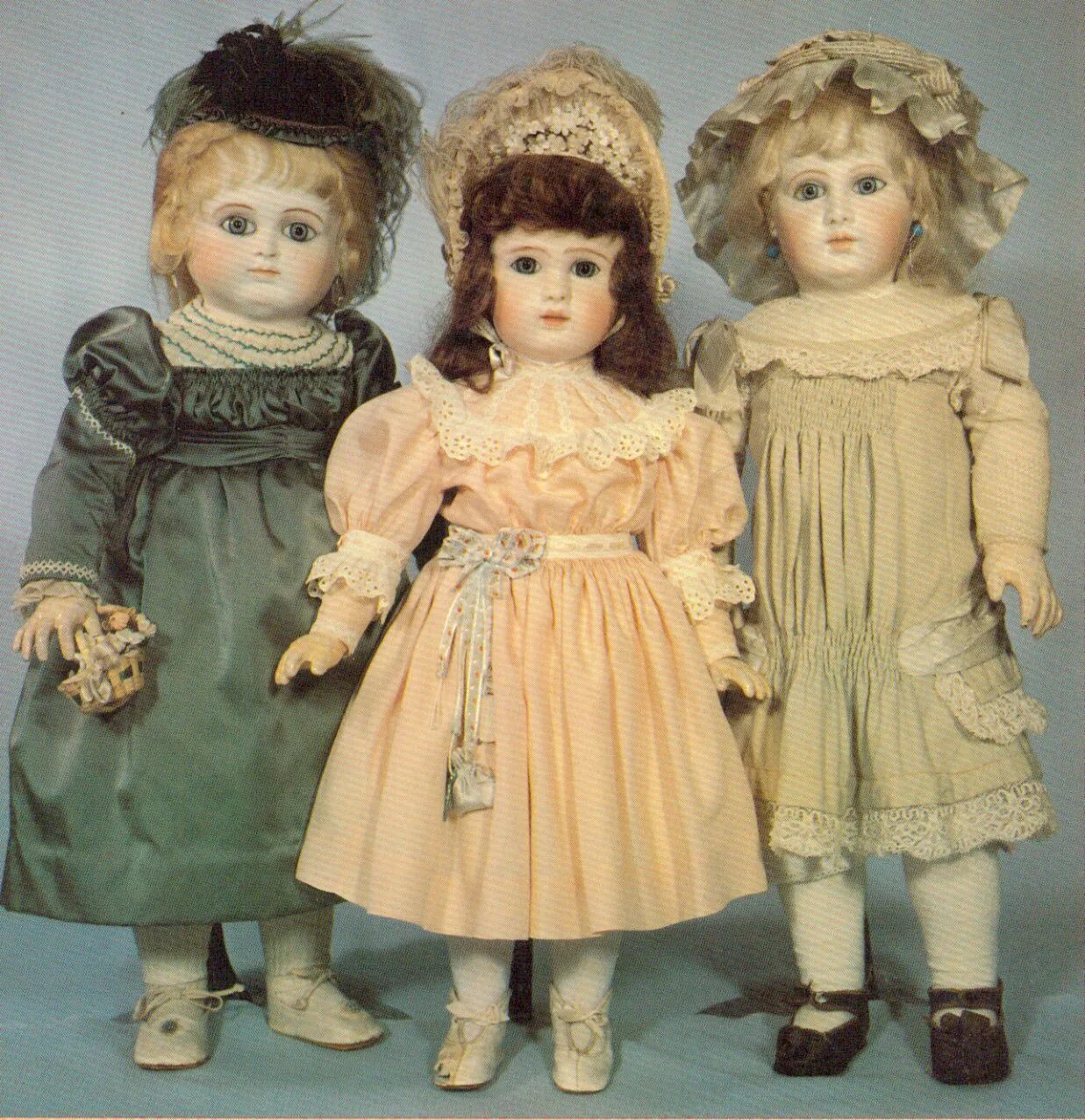 Купить куклу старую. Куклы Limoges Carat. Куклы Жюмо. Антикварные Наряды для кукол. Антикварные куклы.