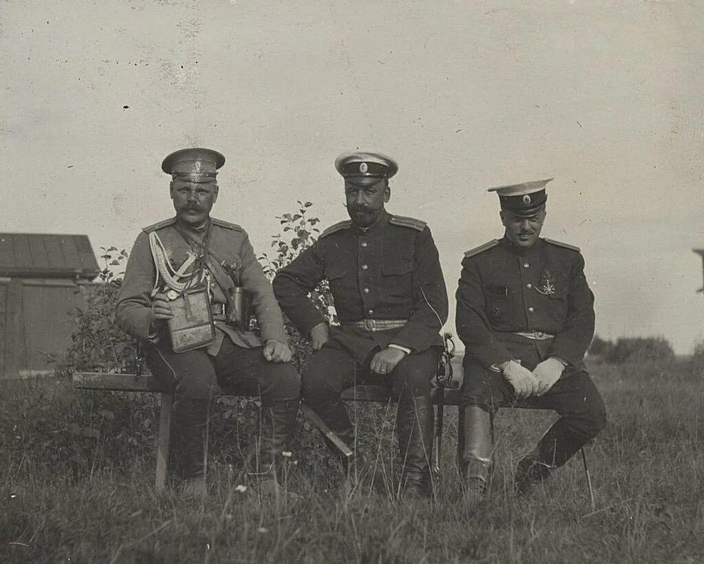 Реконструкторы белогвардейцы. Генерал-лейтенанта андрея иванаев. Курсанты двоку благовещенск. Момент истины картинки. Троих офицеров управления м.