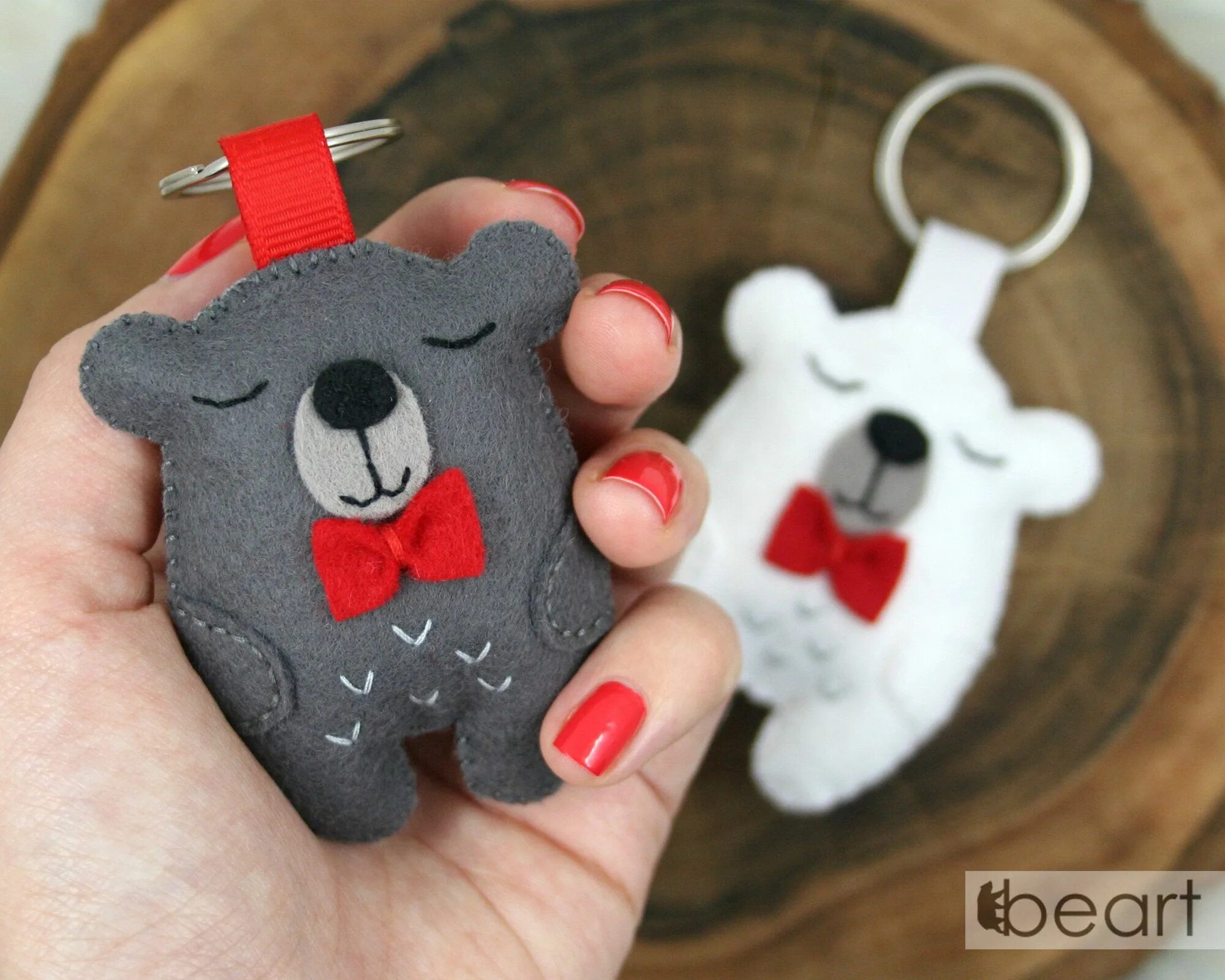 Сердечки из фетра. Брелок из фетра. Поделки из фетра. Брелочки из фетра. Брелок из фетра.