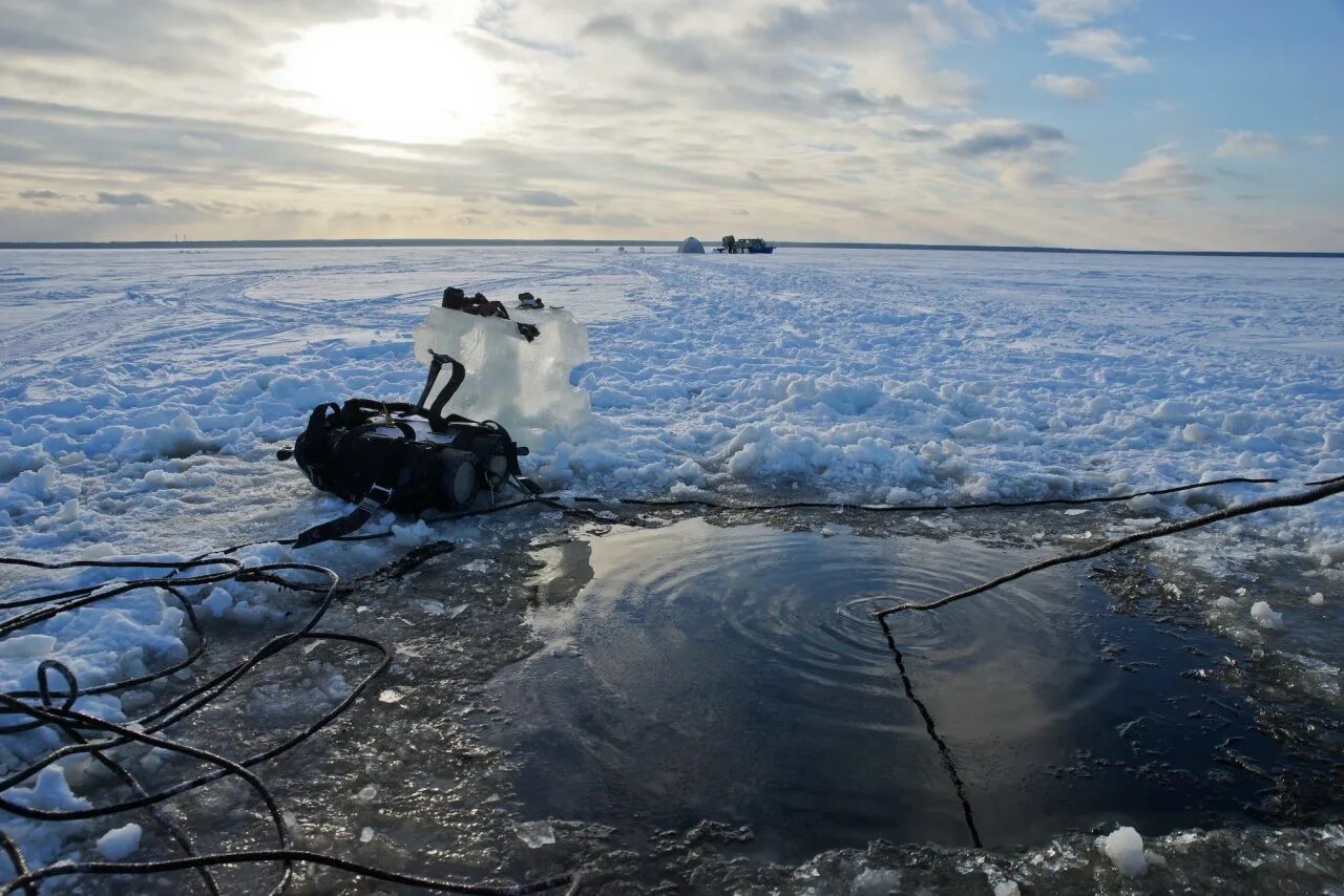 Рыбинское водохранилище замор. Затопленные святыни Мологского края. Рыбинск затопленные святыни Мологского края Рыбинск. Рыбинское водохранилище зимой. Дно Рыбинского водохранилища.